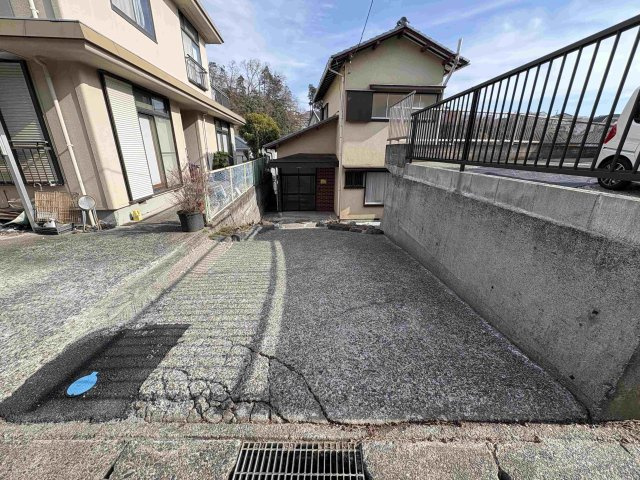 春ひなたのテラスの駐車場