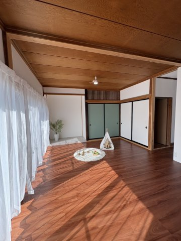 春ひなたのテラスの居間・リビング