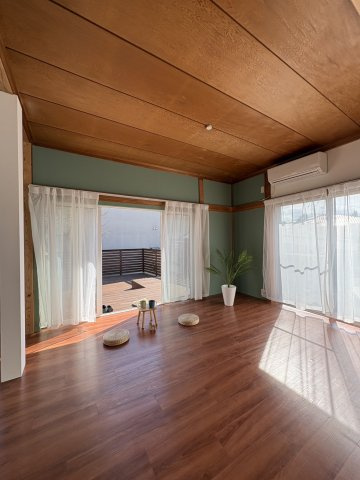 春ひなたのテラスの居間・リビング