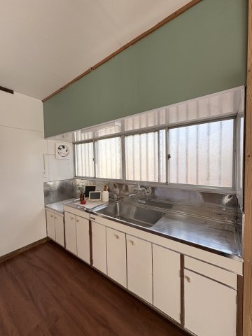 春ひなたのテラスのキッチン