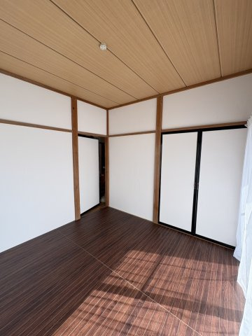 春ひなたのテラスの洋室