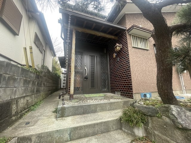 金谷郷貸家の玄関