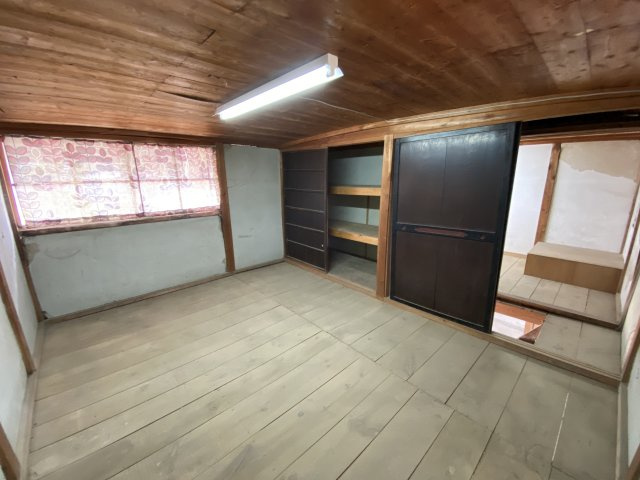 丹波市氷上町本郷の中古一戸建の和室|土間2階6帖（畳無）