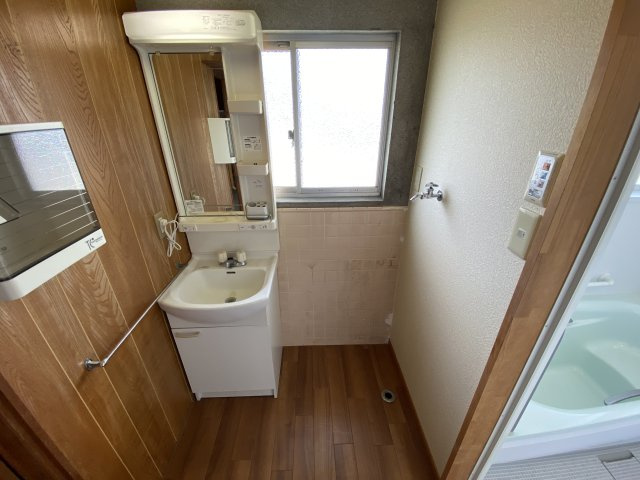 丹波市氷上町本郷の中古一戸建の洗面所|洗面、脱衣、洗濯機置場