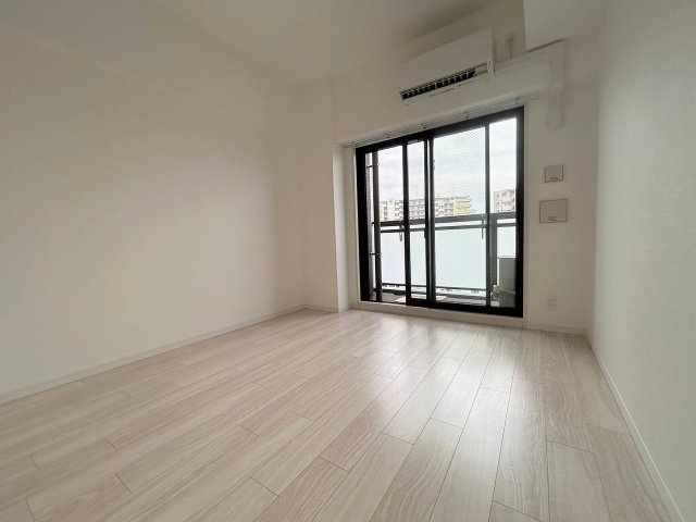 ライジングメゾン新大阪サウスの居間・リビング