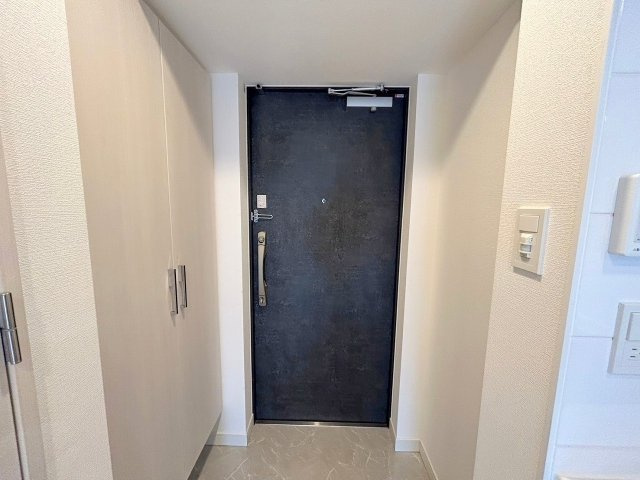 ライジングメゾン新大阪サウスの玄関