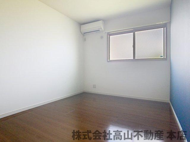 宗像市田熊３丁目のアパートの居間・リビング