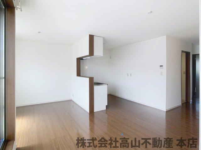 宗像市田熊３丁目のアパートの居間・リビング