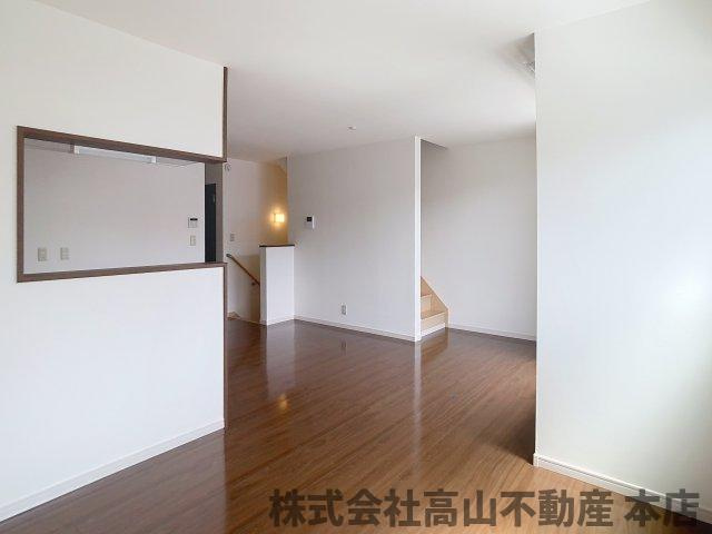 宗像市田熊３丁目のアパートの居間・リビング