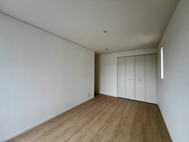 久留米市東合川新町第2-1号棟の洋室|2F①　収納スペース完備