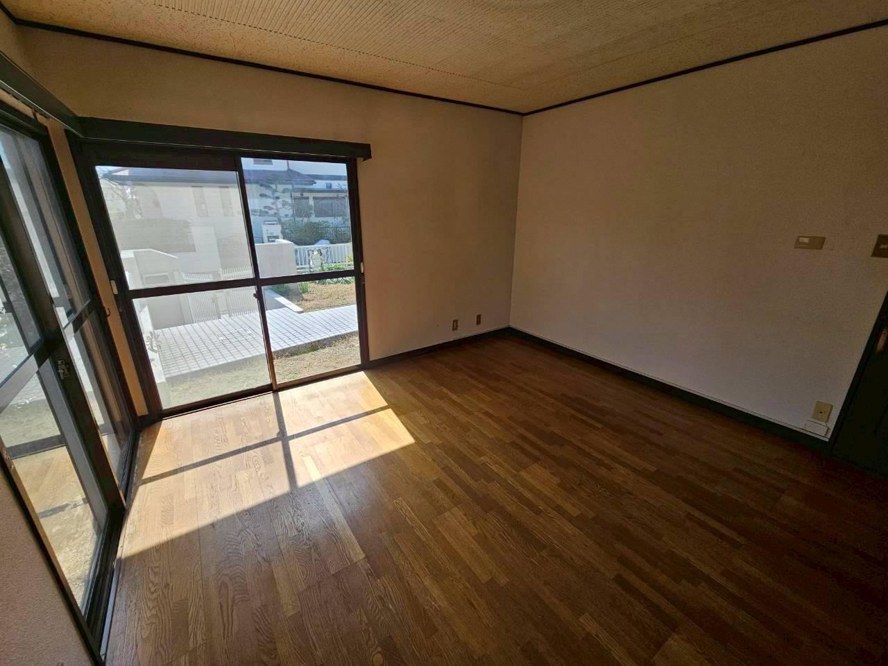 潮見町戸建てのエントランス