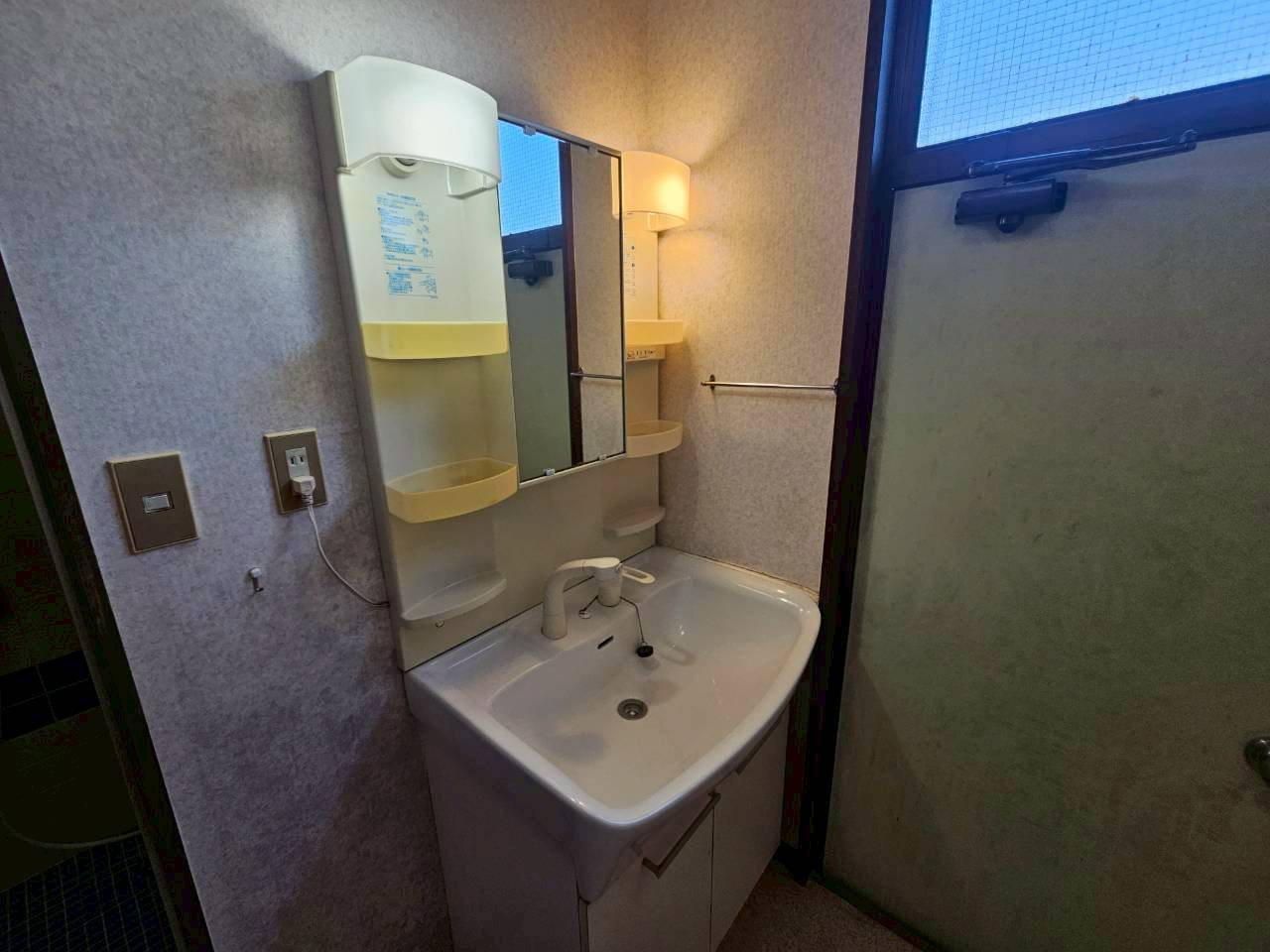 潮見町戸建ての洗面所