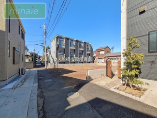 【前面道路含む現地写真】 | 保育園7分　小学校9分　食洗機付　太陽光発電　床暖房　平田　1号棟