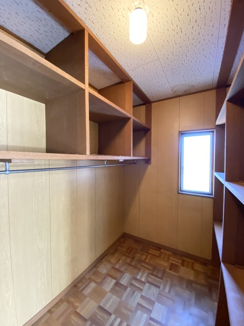 あきる野市雨間　中古戸建の収納|2階主寝室WIC