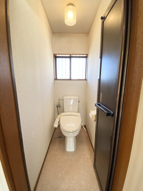 あきる野市雨間　中古戸建のトイレ|2階トイレ