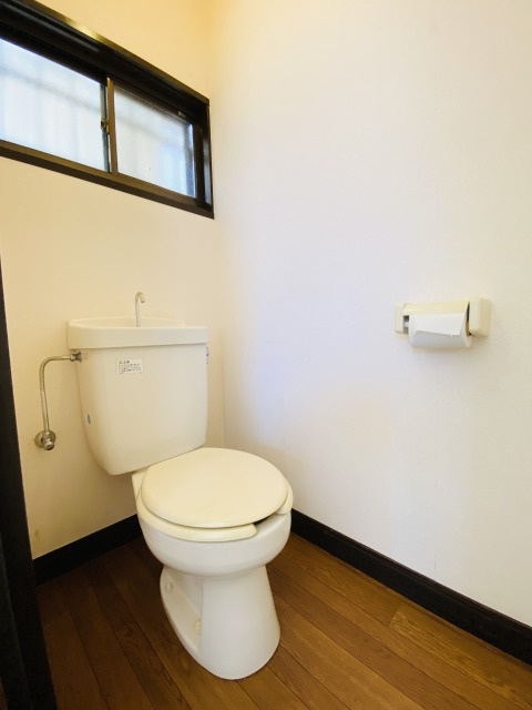 あきる野市雨間　中古戸建のトイレ|事務所トイレ