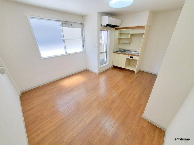 フォレスト新大阪の居間・リビング