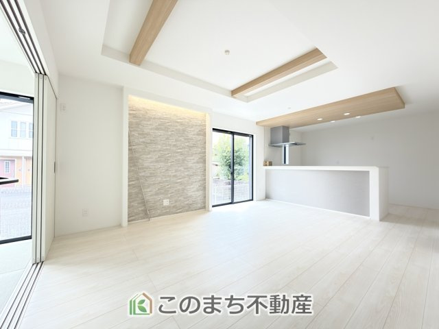 グラファーレ宇都宮市上戸祭2期の居間・リビング|日当たりのいい広い開放的なリビングございます。