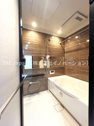 ライオンズマンション東大島第二の浴室|掃除のしやすさ・収納の便利さなど、おふろを使う人、お手入れする人、みんなにとっての「しあわせ性能」を追求したバスルームを採用いたしました。