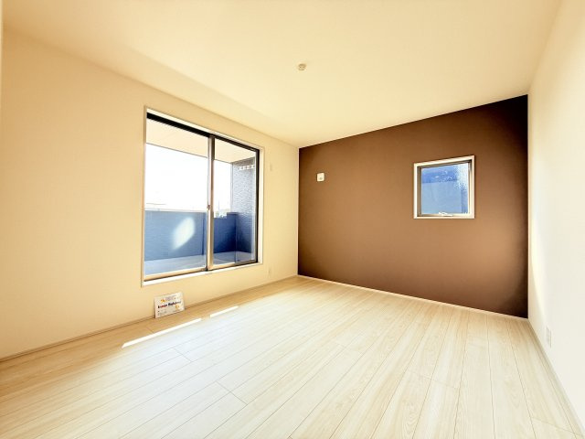 結城郡八千代町東原　新築戸建て　2号棟の洋室|家具や小物を合わせやすいシンプルデザイン♪
広さや日当たりなど、写真では伝えきれない部分を現地で確認してみませんか？