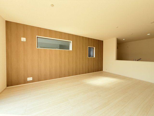 結城郡八千代町東原　新築戸建て　2号棟の居間・リビング|広々とした16帖ＬＤＫ♪
家具を置いても窮屈感を感じず過ごせます。