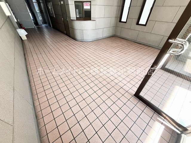 大東市諸福７丁目の賃貸マンションのロビー