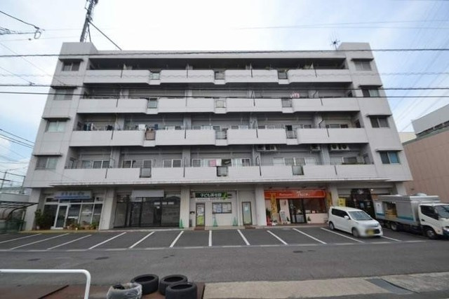 クリエイト21の駐車場