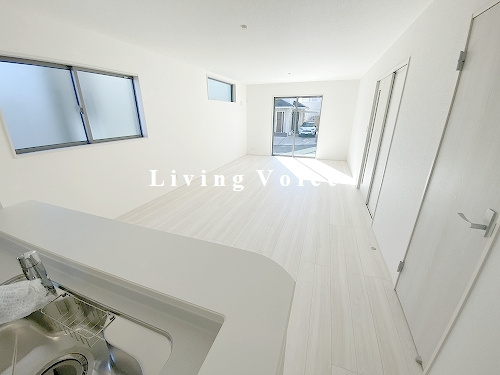 【居間・リビング】 | 【仲介手数料０円】座間市栗原中央4丁目　新築一戸建て | 座間市栗原中央4丁目　新築一戸建て