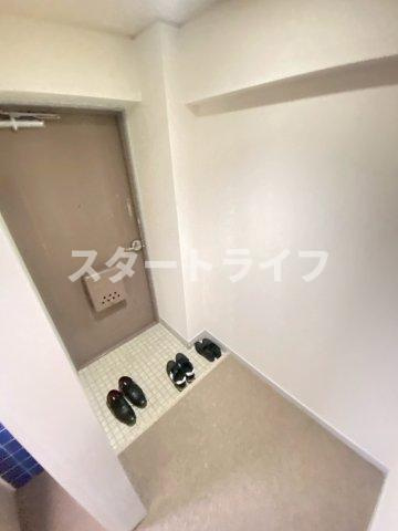 大阪市淀川区東三国５丁目の賃貸マンションの玄関