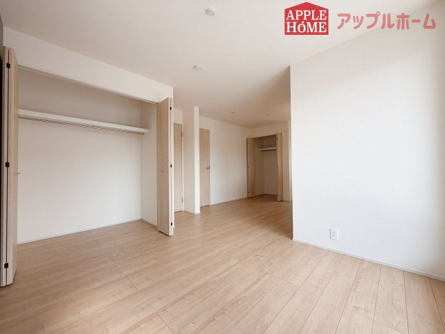 熊谷市赤城町1丁目　新築戸建　全２棟の洋室|２階居室は全室収納あり！たっぷりある収納活用でお部屋もキレイを保てます♪