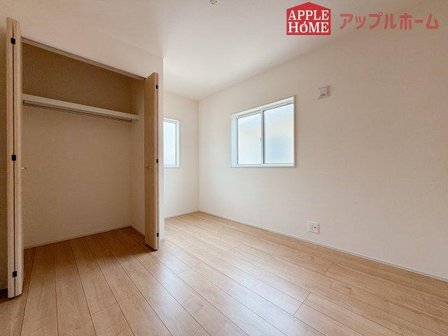 熊谷市赤城町1丁目　新築戸建　全２棟の洋室|２階居室は全室収納あり！たっぷりある収納活用でお部屋もキレイを保てます♪