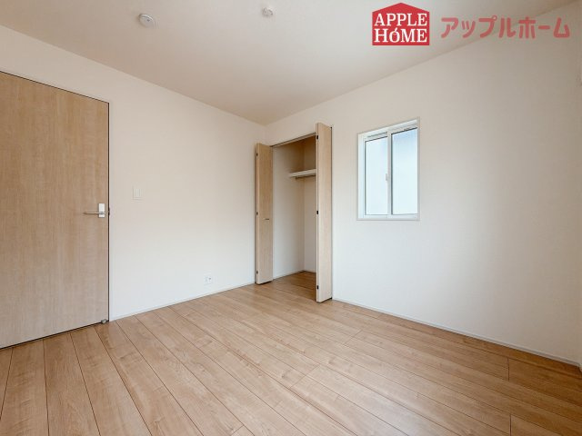 熊谷市赤城町1丁目　新築戸建　全２棟の洋室|２階居室は全室収納あり！たっぷりある収納活用でお部屋もキレイを保てます♪