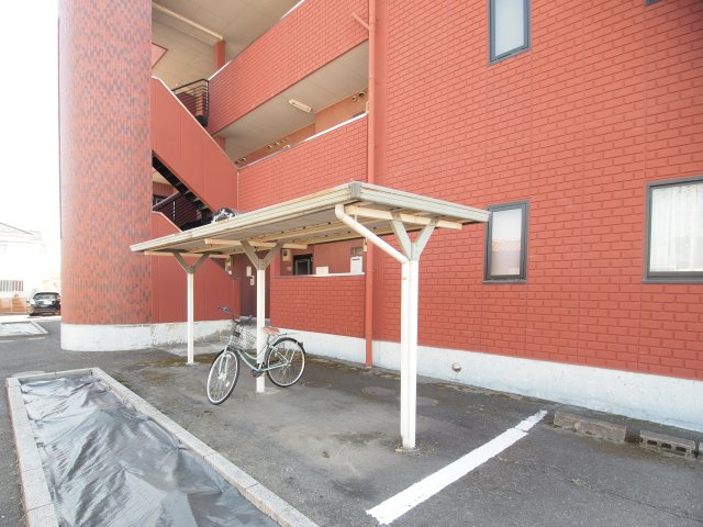 シュメールの駐車場|屋根付き駐輪場