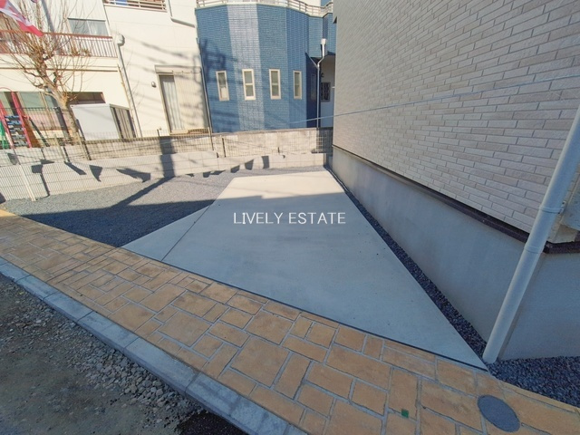 草加市新里町 新築分譲住宅 全3棟 3号棟の駐車場