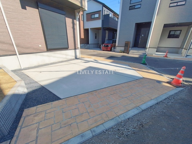 草加市新里町 新築分譲住宅 全3棟 3号棟の駐車場