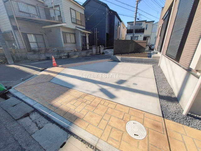草加市新里町 新築分譲住宅 全3棟 3号棟の駐車場