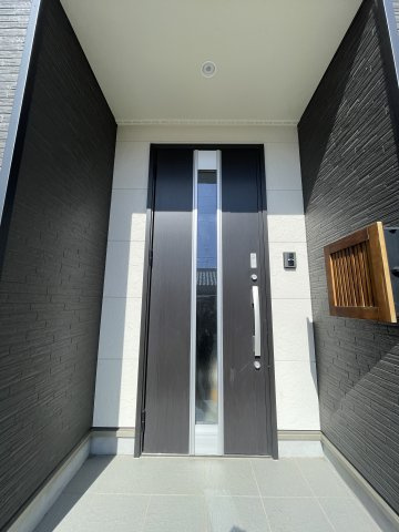 大槻町字大六田　中古戸建・中古住宅の玄関