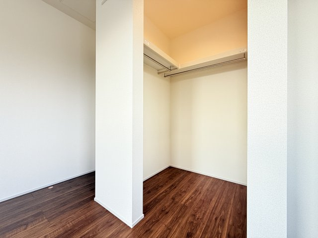 結城郡八千代町東原　新築戸建て　3号棟の収納|普段使いのお洋服や小物はもちろん、季節物のお洋服などもしっかりと整理整頓おしまい頂けます。居室空間をより広く隅々までお使いいただけますね。