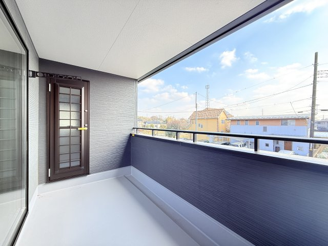 結城郡八千代町東原　新築戸建て　3号棟のバルコニー|日当たりの良いバルコニーは外干しスペースにぴったりです◎