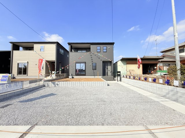 結城郡八千代町東原　新築戸建て　3号棟の駐車場|カースペース並列3台可能♪庭付き！