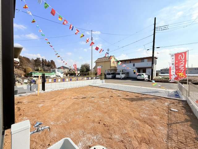 結城郡八千代町東原　新築戸建て　3号棟の庭|カースペース並列3台可能♪庭付き！