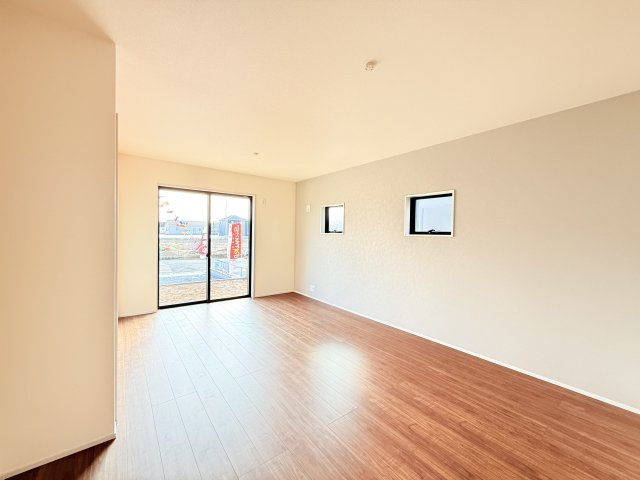 結城郡八千代町東原　新築戸建て　3号棟の居間・リビング|広々としたＬＤＫ♪
家具を置いても窮屈感を感じず過ごせます。