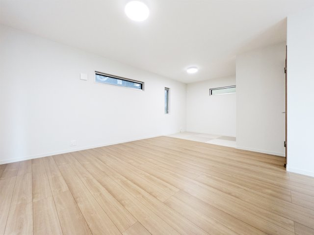 宇治御廟新築戸建の居間・リビング|約16帖のLDKです。