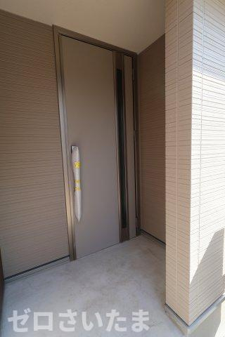 《仲介手数料無料》大宮区天沼町２丁目1043-2新築一戸建てメルディアの玄関