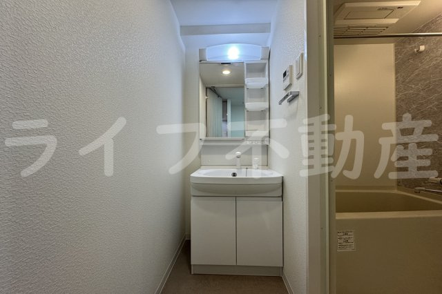 S-RESIDENCE緑橋駅前の独立洗面台|使いやすい独立洗面台です