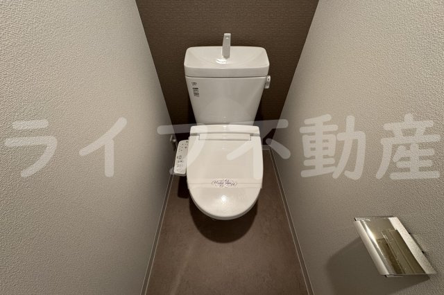 S-RESIDENCE緑橋駅前のトイレ|落ち着いた色調のトイレです
