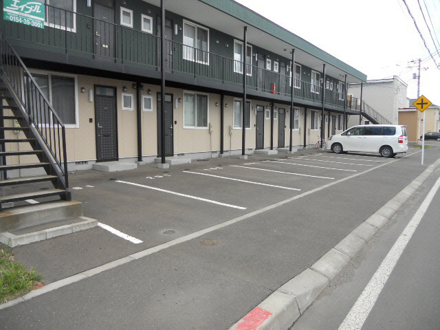 ハピネスドムス昭和の駐車場