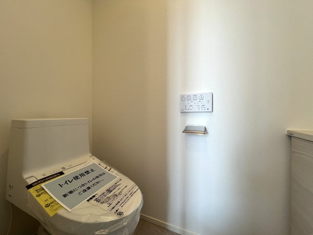 まるでミス六ツ川。美しすぎてごめんなさい。【南区六ツ川４丁目新築戸建】のトイレ|トイレです