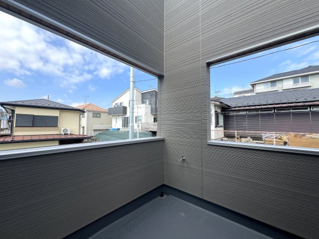 まるでミス六ツ川。美しすぎてごめんなさい。【南区六ツ川４丁目新築戸建】のバルコニー|お洗濯にも便利なバルコニー付き