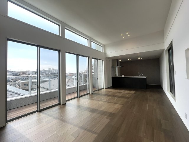 まるでミス六ツ川。美しすぎてごめんなさい。【南区六ツ川４丁目新築戸建】の居間・リビング|おしゃれな居間です